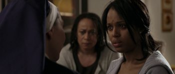 Movie still from “Mother and Child” (2009), directed by Rodrigo García – A group of people that are sitting in a room together; Close Up shot, Over the shoulder angle