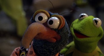 Movie still from “Muppets from Space” (1999), directed by Tim Hill – A stuffed bird with a long beak; Close Up shot, Over the shoulder angle