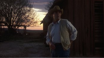 Movie still from “Murphy's Romance” (1985), directed by Martin Ritt – An older man wearing a cowboy hat in front of an old barn; Medium shot, Low angle