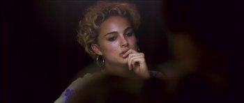 Movie still from “My Blueberry Nights” (2007), directed by Kar-Wai Wong – A beautiful young woman with a curly hair style; Close Up shot, Over the shoulder angle