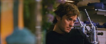 Movie still from “My Blueberry Nights” (2007), directed by Kar-Wai Wong – A person wearing a black t - shirt; Close Up shot, Over the shoulder angle