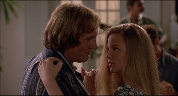 Movie still from “My Father the Hero” (1994), directed by Steve Miner – A man and a woman standing next to each other; Close Up shot, Over the shoulder angle