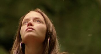 Movie still from “My Summer of Love” (2004), directed by Pawel Pawlikowski – A person looking up at the sky; Close Up shot, Low angle