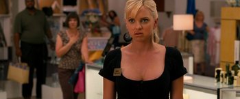 Movie still from “Observe and Report” (2009), directed by Jody Hill – A woman in a black shirt is standing in front of a crowd; Close Up shot, Over the shoulder angle
