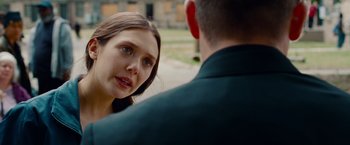 Movie still from “Oldboy” (2013), directed by Spike Lee – A woman and a man are talking to each other; Close Up shot, Over the shoulder angle
