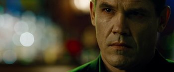 Movie still from “Oldboy” (2013), directed by Spike Lee – A man's face in front of a blurry background; Close Up shot, Over the shoulder angle