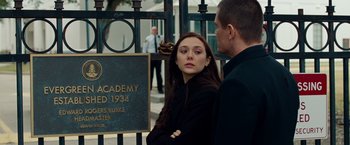 Movie still from “Oldboy” (2013), directed by Spike Lee – A woman standing next to a man in front of a gate; Close Up shot, Over the shoulder angle