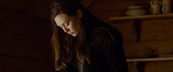 Movie still from “Oldboy” (2013), directed by Spike Lee – A woman with long brown hair is looking down at her face; Close Up shot, High angle