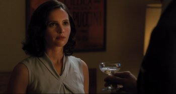 Movie still from “On the Basis of Sex” (2018), directed by Mimi Leder – A woman holding a wine glass in her right hand; Close Up shot, Over the shoulder angle