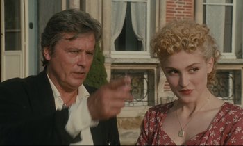 Movie still from “One Hundred and One Nights” (1995), directed by Agnès Varda – A man and a woman standing next to each other; Close Up shot, Over the shoulder angle