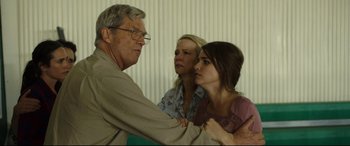 Movie still from “Only the Brave” (2017), directed by Joseph Kosinski – A man and two women are looking at each other; Medium shot, Over the shoulder angle