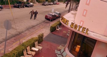Movie still from “Out of Sight” (1998), directed by Steven Soderbergh – Two men walking down the sidewalk of a restaurant; Extreme Wide shot, High angle