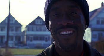 Movie still from “Out of Sight” (1998), directed by Steven Soderbergh – A person wearing a hat; Close Up shot, Low angle
