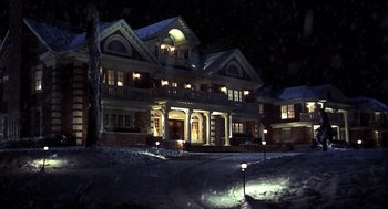 Movie still from “Out of Sight” (1998), directed by Steven Soderbergh – A large house with a lot of lights on the outside; Extreme Wide shot, Low angle