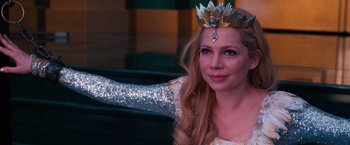 Movie still from “Oz the Great and Powerful” (2013), directed by Sam Raimi – A woman with long blonde hair wearing a crown; Close Up shot, Over the shoulder angle