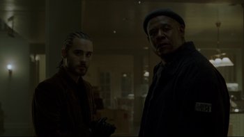 Movie still from “Panic Room” (2002), directed by David Fincher – Two men standing next to each other in front of a window; Medium shot, Over the shoulder angle