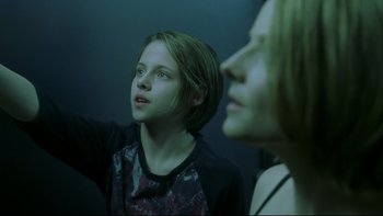 Movie still from “Panic Room” (2002), directed by David Fincher – A young girl and a woman looking in a mirror; Medium shot, Over the shoulder angle