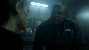 Movie still from “Panic Room” (2002), directed by David Fincher – A man and a woman are talking in a kitchen; Close Up shot, Low angle