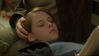 Movie still from “Panic Room” (2002), directed by David Fincher – A young girl laying on a bed with her eyes closed; Close Up shot, High angle