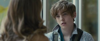 Movie still from “Paper Towns” (2015), directed by Jake Schreier – A young man is looking at a woman; Close Up shot, Over the shoulder angle
