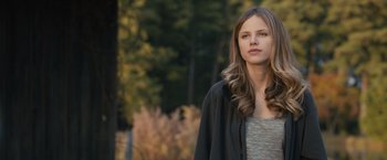 Movie still from “Paper Towns” (2015), directed by Jake Schreier – A woman standing in front of a forest with trees; Close Up shot, Low angle