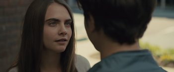 Movie still from “Paper Towns” (2015), directed by Jake Schreier – A woman and a man are talking to each other; Close Up shot, Over the shoulder angle
