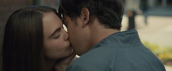 Movie still from “Paper Towns” (2015), directed by Jake Schreier – A man and a woman kissing each other; Close Up shot, Over the shoulder angle