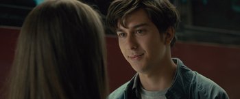 Movie still from “Paper Towns” (2015), directed by Jake Schreier – A man and a woman are talking to each other; Close Up shot, Over the shoulder angle
