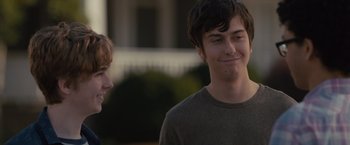 Movie still from “Paper Towns” (2015), directed by Jake Schreier – Two young people standing next to each other outside; Close Up shot, Over the shoulder angle