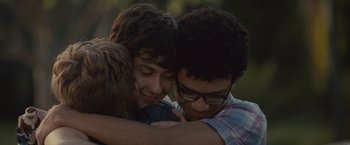 Movie still from “Paper Towns” (2015), directed by Jake Schreier – A couple of people that are hugging each other; Close Up shot, Over the shoulder angle