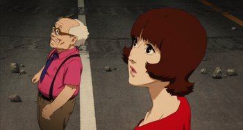 Movie still from “Paprika” (2006), directed by Satoshi Kon – An old man and a woman are standing on the street; Medium shot, Low angle