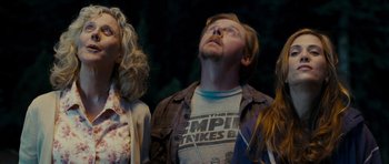 Movie still from “Paul” (2011), directed by Greg Mottola – A man and two women looking up into the sky; Medium shot, Low angle