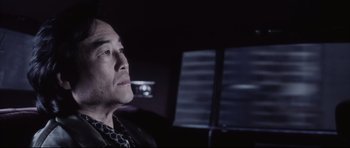 Movie still from “Payback” (1999), directed by Brian Helgeland – A man sitting in front of an instrument; Close Up shot, Low angle