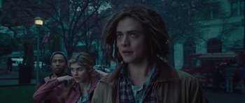 Movie still from “Percy Jackson: Sea of Monsters” (2013), directed by Thor Freudenthal – A man with dreads is standing next to a woman; Close Up shot, Over the shoulder angle