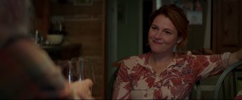 Movie still from “Pet Sematary” (2019), directed by Kevin Kölsch – A woman sitting at a table with a glass of wine; Close Up shot, Over the shoulder angle