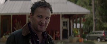 Movie still from “Pet Sematary” (2019), directed by Kevin Kölsch – A person wearing a plaid shirt; Close Up shot, Over the shoulder angle