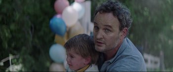 Movie still from “Pet Sematary” (2019), directed by Kevin Kölsch – A man and a boy with balloons in the background; Close Up shot, Over the shoulder angle
