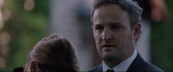 Movie still from “Pet Sematary” (2019), directed by Kevin Kölsch – A person wearing a suit and tie; Close Up shot, Over the shoulder angle