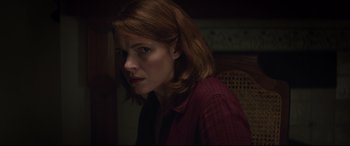 Movie still from “Pet Sematary” (2019), directed by Kevin Kölsch – A person sitting in a chair; Close Up shot, Over the shoulder angle