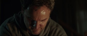 Movie still from “Pet Sematary” (2019), directed by Kevin Kölsch – A person with wet hair; Close Up shot, Over the shoulder angle