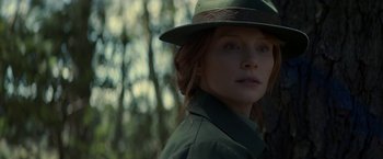 Movie still from “Pete's Dragon” (2016), directed by David Lowery – A woman in a hat is standing in the woods; Close Up shot, Over the shoulder angle