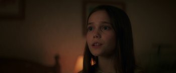 Movie still from “Pete's Dragon” (2016), directed by David Lowery – A young girl is looking up at the ceiling; Close Up shot, Over the shoulder angle