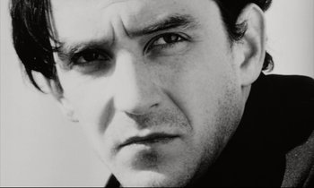 Movie still from “Pi” (1998), directed by Darren Aronofsky – Black and white photograph of a man's face; Extreme Close Up shot, Low angle