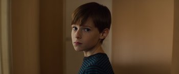 Movie still from “Poltergeist” (2015), directed by Gil Kenan – A young boy is looking into the distance; Close Up shot, Over the shoulder angle