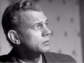 Movie still from “Portrait of Jennie” (1948), directed by William Dieterle – An old black and white photo of a man looking to his left; Close Up shot, Low angle