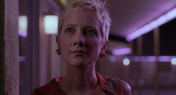 Movie still from “Psycho” (1998), directed by Gus Van Sant – A person with short blonde hair; Close Up shot, Low angle