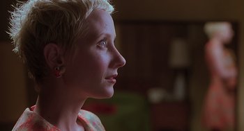 Movie still from “Psycho” (1998), directed by Gus Van Sant – A person with short blonde hair; Close Up shot, Low angle