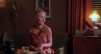 Movie still from “Psycho” (1998), directed by Gus Van Sant – A woman sitting at a table with a plate of food in front of her; Medium shot, Over the shoulder angle