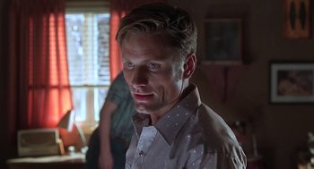 Movie still from “Psycho” (1998), directed by Gus Van Sant – A man with blonde hair wearing a button up shirt; Close Up shot, Low angle