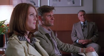 Movie still from “Psycho” (1998), directed by Gus Van Sant – A man and a woman sitting next to each other; Medium shot, Over the shoulder angle